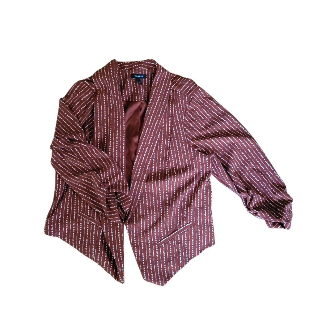 NWOT Torrid Burnt Orange and White Cropped Blazer with Ruched Sleeves
